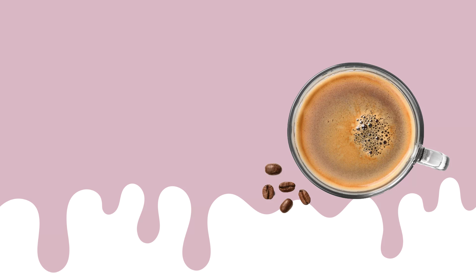 kawa i ziarna obok kubka